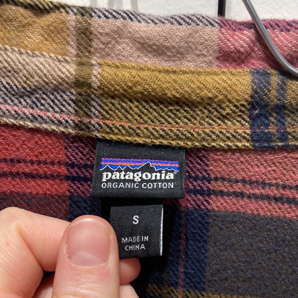 Granola Girl Gifting: Patagonia Fjord Flannel - Picture 2 of 7